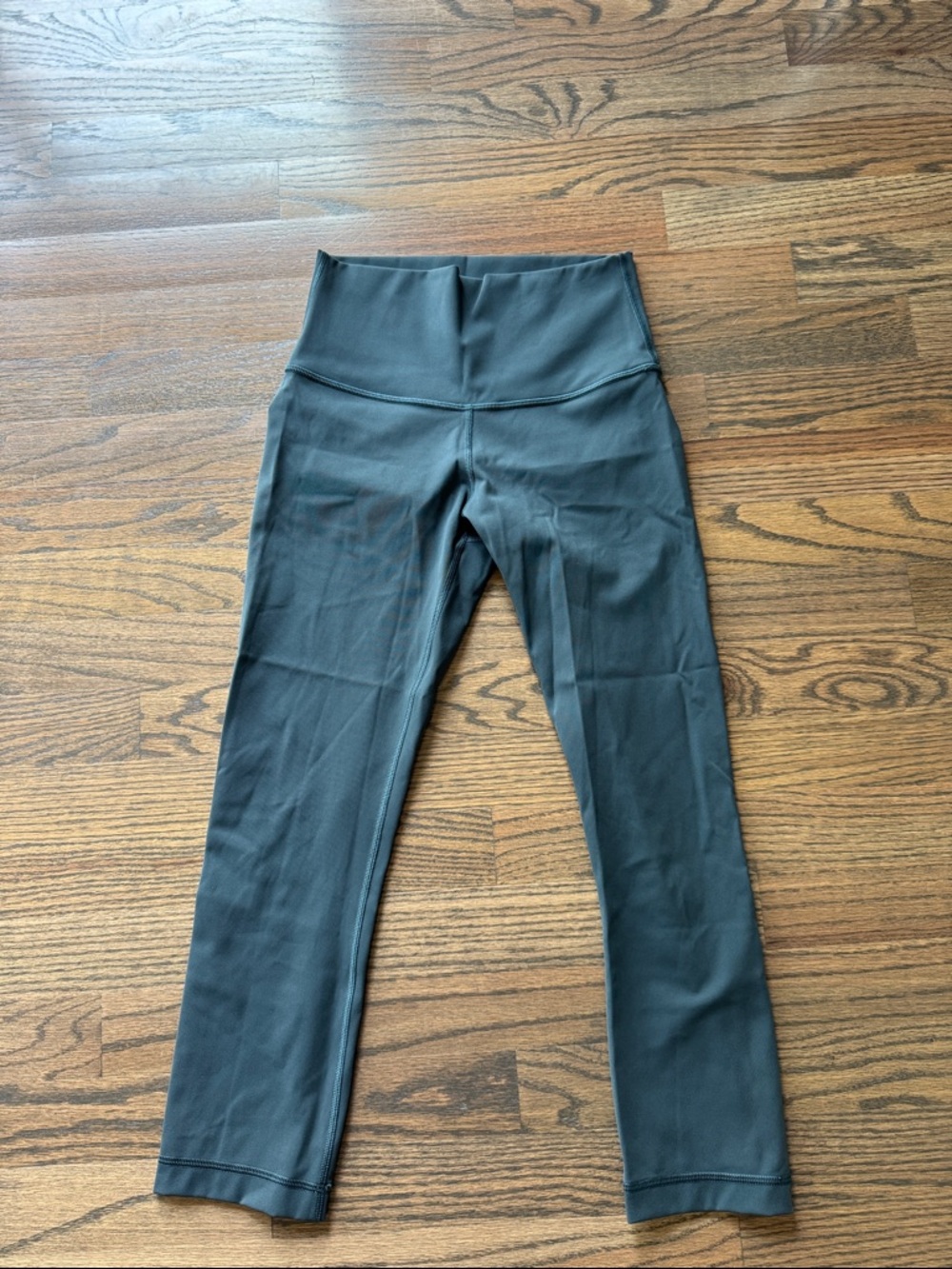 Women’s Lululemon align capri pants